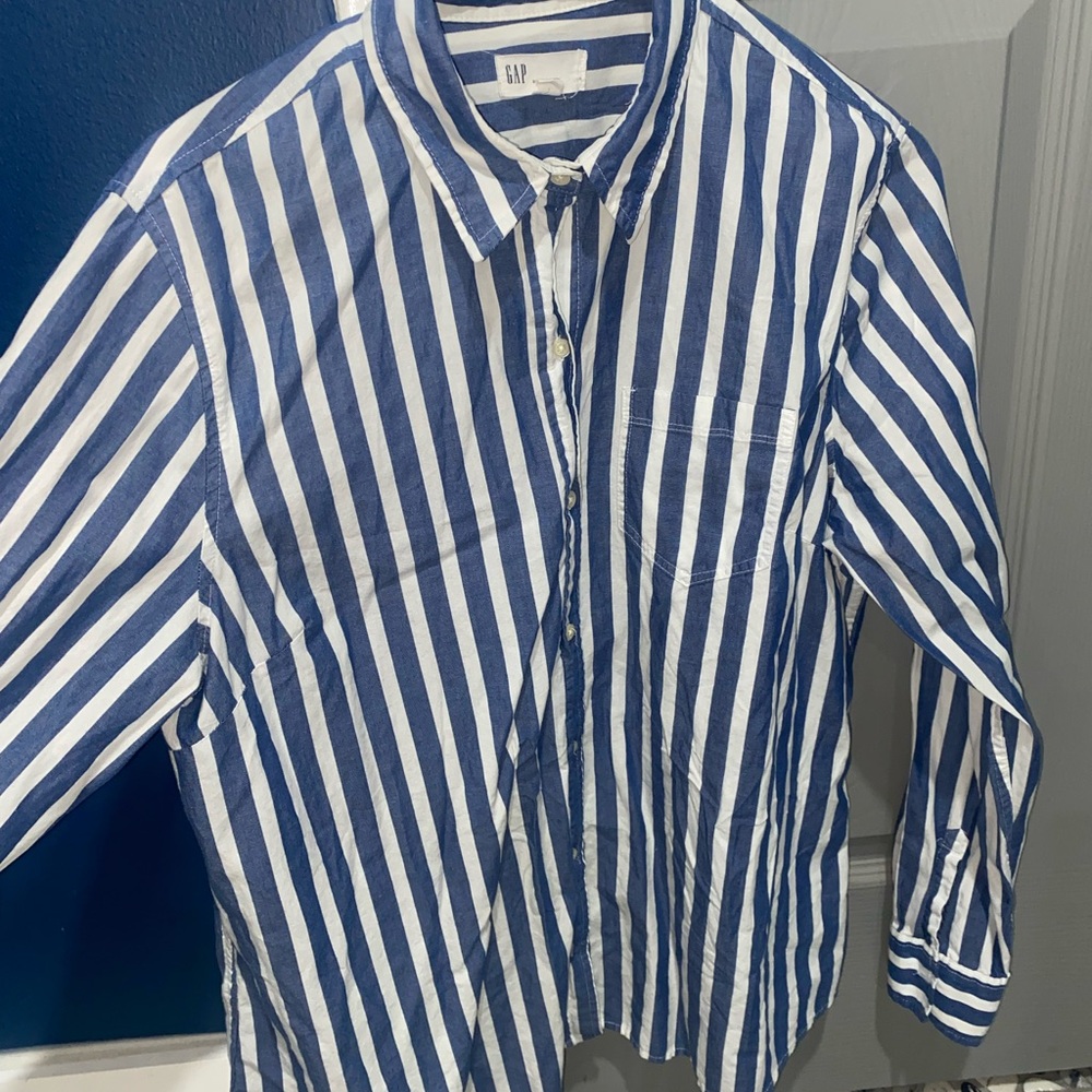 GAP women’s Navy and White Striped Button Down Shirt - Picture 2 of 8